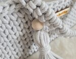 Kosz Mojżesza BOHO bawełniany nosidełko dla lalek z drewnianą kołyską - jasny szary - obrazek 3